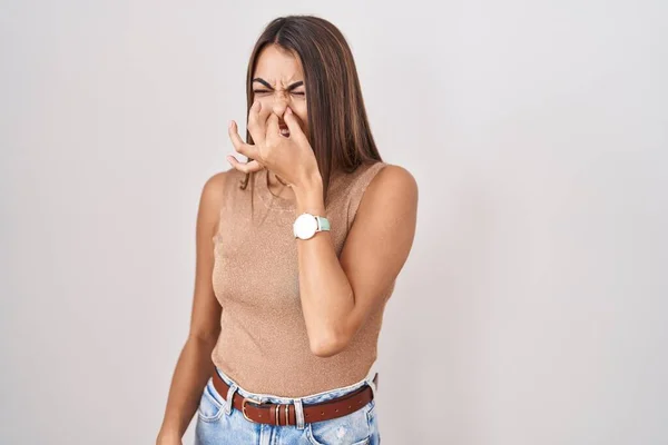 Young Hispanic Woman Standing White Background Smelling Something Stinky Disgusting — Stock Photo, Image