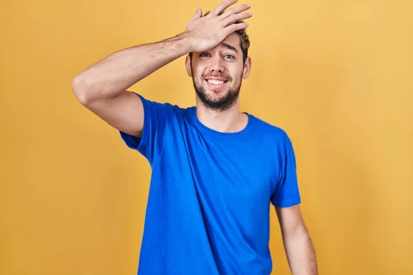 Hispanic Man Beard Standing Yellow Background Surprised Hand Head Mistake — стокове фото
