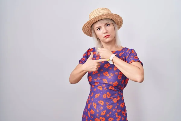 Young Caucasian Woman Wearing Flowers Dress Summer Hat Hurry Pointing — Stock Photo, Image