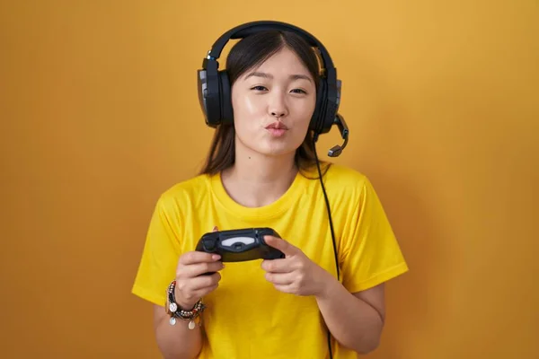 Chinese Young Woman Playing Video Game Holding Controller Looking Camera — Stock fotografie