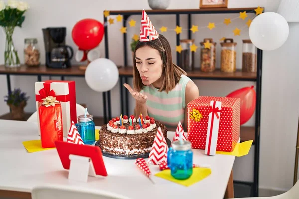 Young Beautiful Hispanic Woman Celebrating Online Birthday Sitting Table Home — Fotografia de Stock