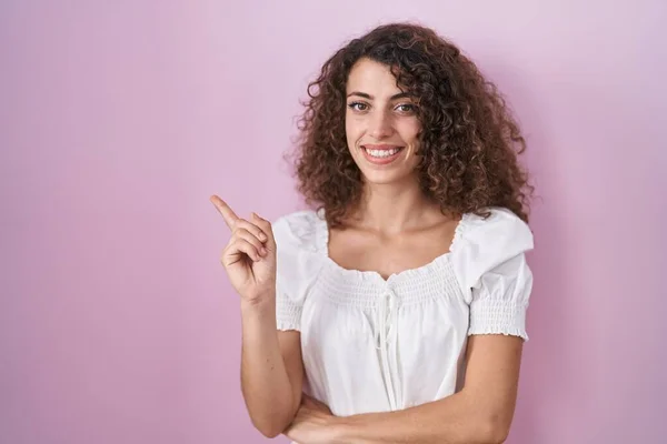 Hispanic Woman Curly Hair Standing Pink Background Big Smile Face — Zdjęcie stockowe