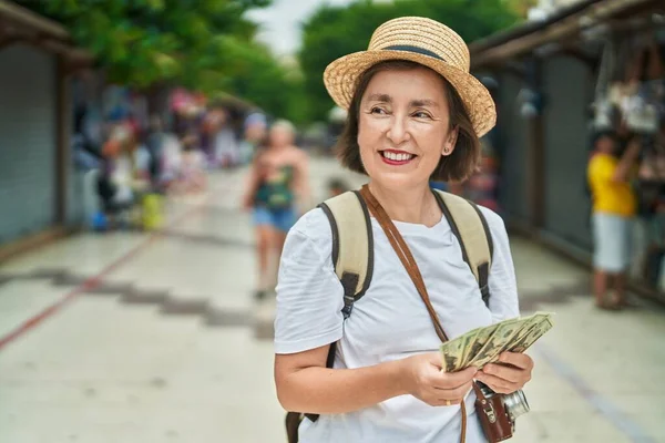 Middle Age Woman Tourist Smiling Confident Counting Dollars Street Market — Stock Photo, Image