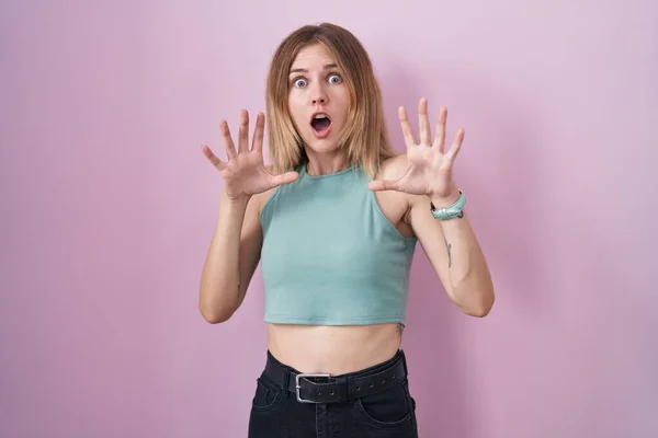 Blonde Caucasian Woman Standing Pink Background Afraid Terrified Fear Expression — Stock fotografie