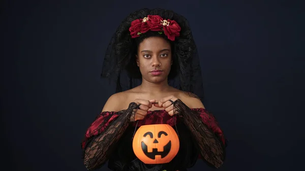 African American Woman Wearing Katrina Costume Holding Halloween Pumpkin Basket — Fotografia de Stock