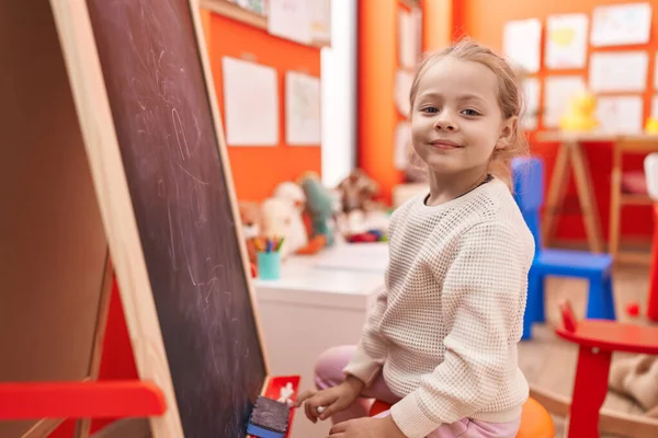 Adorable Blonde Girl Preschool Student Drawing Blackboard Kindergarten — Stok fotoğraf