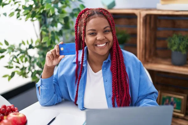 African American Woman Using Laptop Holding Credit Card Home —  Fotos de Stock