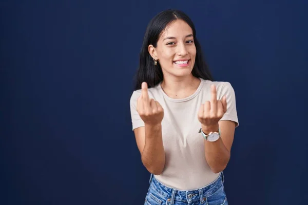 Young Hispanic Woman Standing Blue Background Showing Middle Finger Doing — Fotografia de Stock