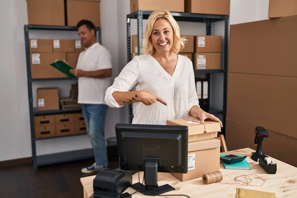 Middle Age Woman Man Working Small Business Ecommerce Smiling Happy — Foto de Stock