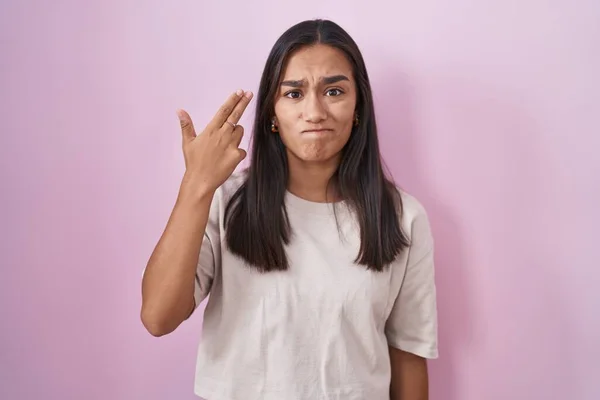 Young Hispanic Woman Standing Pink Background Shooting Killing Oneself Pointing — Stock fotografie