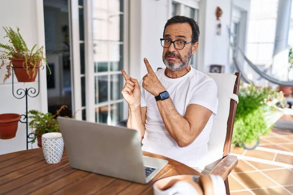 Middle Age Man Using Computer Laptop Home Pointing Aside Worried — ストック写真