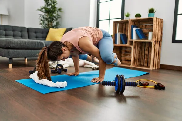 Young Woman Training Yoga Home — Stock fotografie