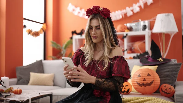 Young Blonde Woman Using Smartphone Having Halloween Party Home — Stok fotoğraf