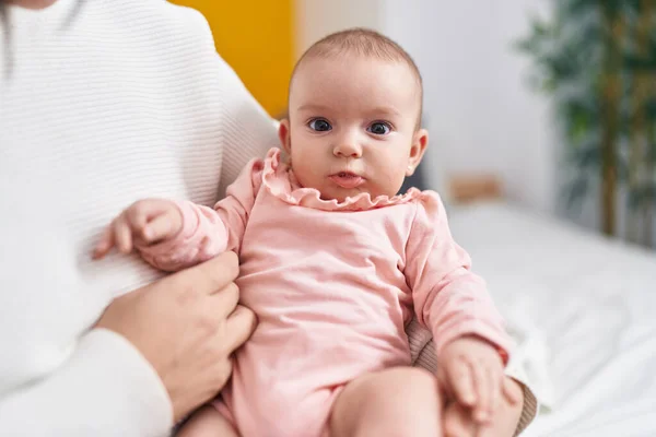 Adorable Caucasian Baby Mother Hands Bedroom — 图库照片