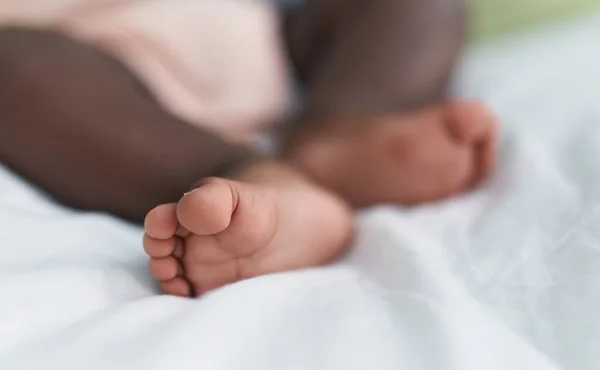 African American Baby Lying Bed Bedroom — Fotografia de Stock