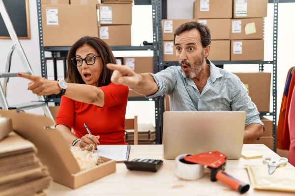 Middle Age Couple Working Small Business Ecommerce Pointing Finger Surprised — Stock Photo, Image