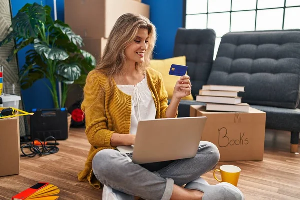 Young Blonde Woman Smiling Confident Using Laptop Credit Card New — Stock Photo, Image