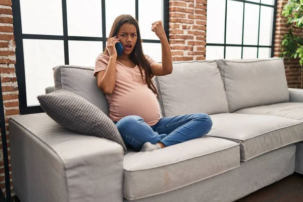 Young Pregnant Woman Having Conversation Speaking Smartphone Annoyed Frustrated Shouting — Foto de Stock
