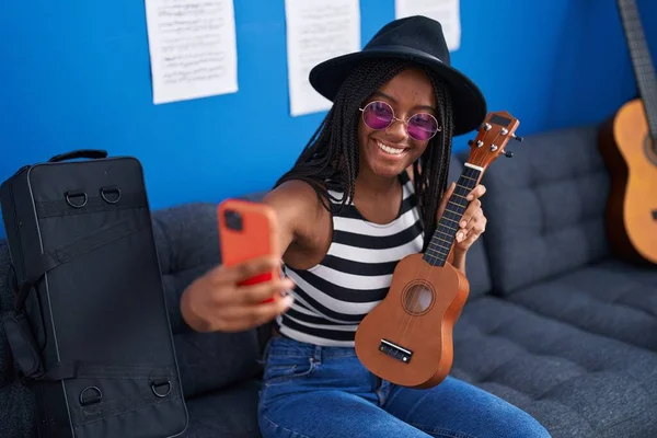 African American Woman Musician Holding Ukulele Making Selfie Smartphone Music — Stock Photo, Image