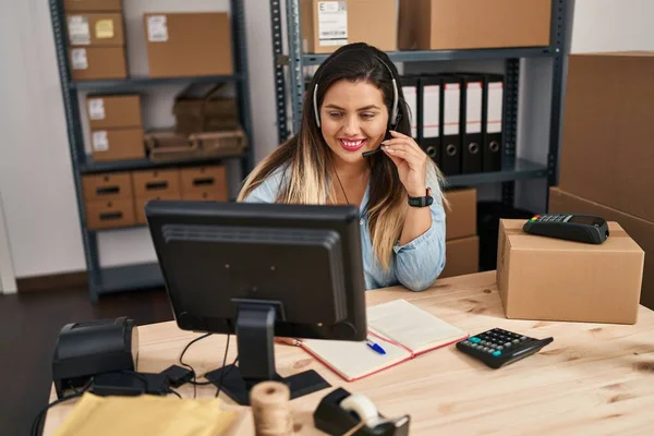 Young Hispanic Woman Working Small Business Ecommerce Wearing Headset Looking — Stock Photo, Image