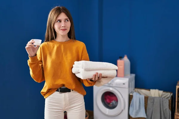 Young Brunette Woman Holding Detergent Clean Laundry Smiling Looking Side — Stockfoto