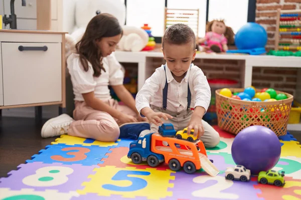 Brother Sister Playing Cars Toy Sitting Floor Kindergarten — Stockfoto