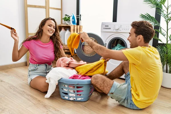Man Woman Couple Cleaning Clothes Using Washing Machine Laundry Room — Zdjęcie stockowe
