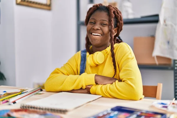 African American Woman Artist Smiling Confident Sitting Table Art Studio — Foto de Stock
