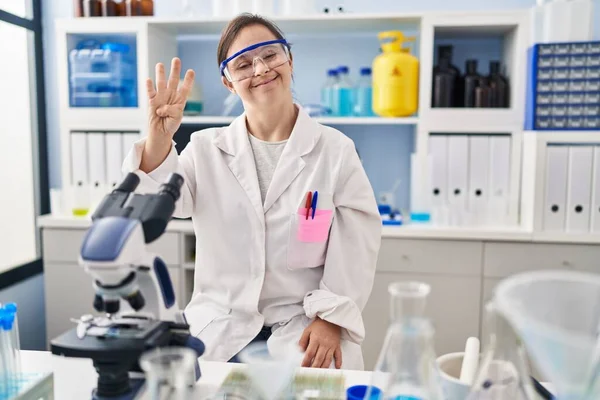 Hispanic Girl Syndrome Working Scientist Laboratory Showing Pointing Fingers Number — Foto Stock