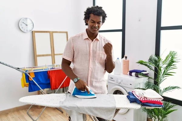 African Man Curly Hair Ironing Clothes Home Very Happy Excited — Foto de Stock