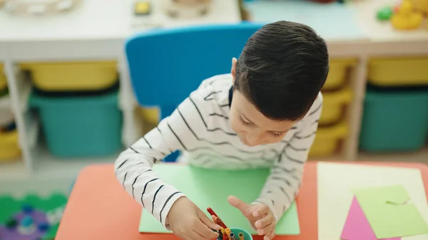 Adorable Hispanic Boy Preschool Student Sitting Table Drawing Paper Kindergarten — Zdjęcie stockowe
