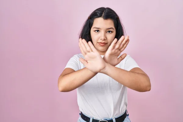 Young Hispanic Woman Wearing Casual White Shirt Pink Background Rejection — Stockfoto