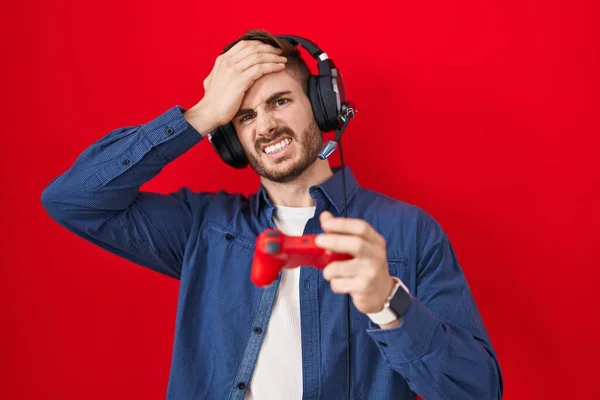 Hispanic Man Beard Playing Video Game Holding Controller Stressed Frustrated — Foto de Stock