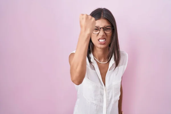 Brunette Young Woman Standing Pink Background Wearing Glasses Angry Mad — Photo