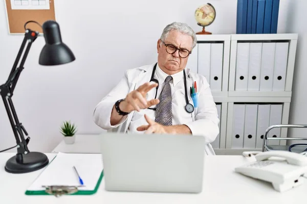 Senior Caucasian Man Wearing Doctor Uniform Stethoscope Clinic Disgusted Expression — Stock Photo, Image
