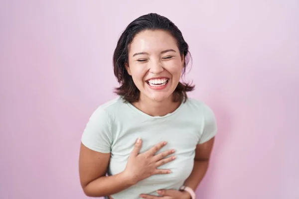 Hispanic Young Woman Standing Pink Background Smiling Laughing Hard Out — 图库照片