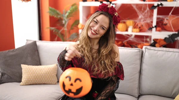 Young Beautiful Hispanic Woman Wearing Katrina Costume Holding Halloween Pumpkin — Fotografia de Stock