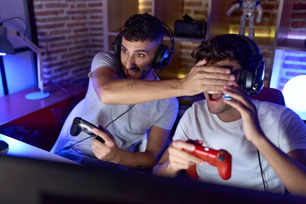 Two Hispanic Men Streamers Playing Video Game Covering Eyes Cheating — Stockfoto