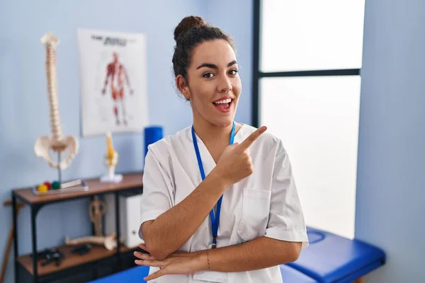Young Hispanic Woman Working Rehabilitation Clinic Big Smile Face Pointing — Zdjęcie stockowe
