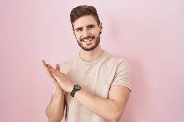 Hispanic Man Beard Standing Pink Background Clapping Applauding Happy Joyful — Stockfoto