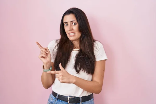 Young Brunette Woman Standing Pink Background Pointing Aside Worried Nervous — ストック写真