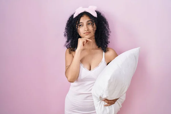 Hispanic Woman Curly Hair Wearing Sleep Mask Pajama Holding Pillow —  Fotos de Stock