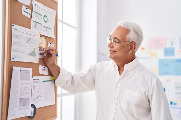 Middle Age Grey Haired Man Business Worker Writing Cork Board — Stock Photo, Image