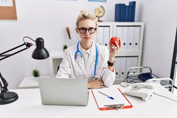 Young Doctor Woman Working Dietitian Clinic Thinking Attitude Sober Expression — Stock Photo, Image