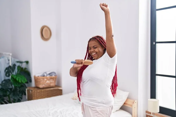 African American Woman Singing Song Using Brush Microphone Bedroom — Stok fotoğraf