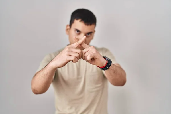 Hombre Árabe Joven Con Expresión Rechazo Casual Camiseta Cruzando Dedos —  Fotos de Stock