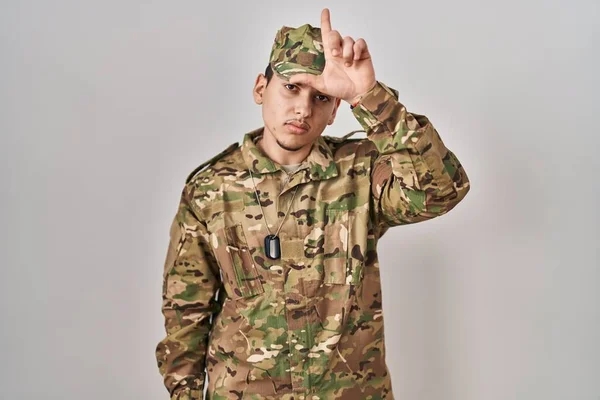 Ung Arabisk Man Kamouflage Armé Uniform Gör Narr Människor Med — Stockfoto