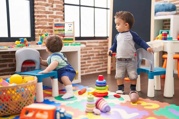Två Barn Leker Med Leksaker Dagis — Stockfoto