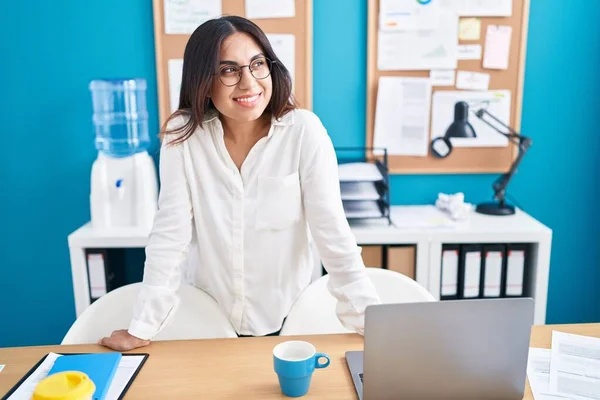 Young Beautiful Arab Woman Business Worker Smiling Confident Standing Desk — Stockfoto