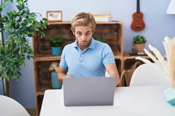 Caucasian Man Using Laptop Doing Video Call Scared Amazed Open —  Fotos de Stock